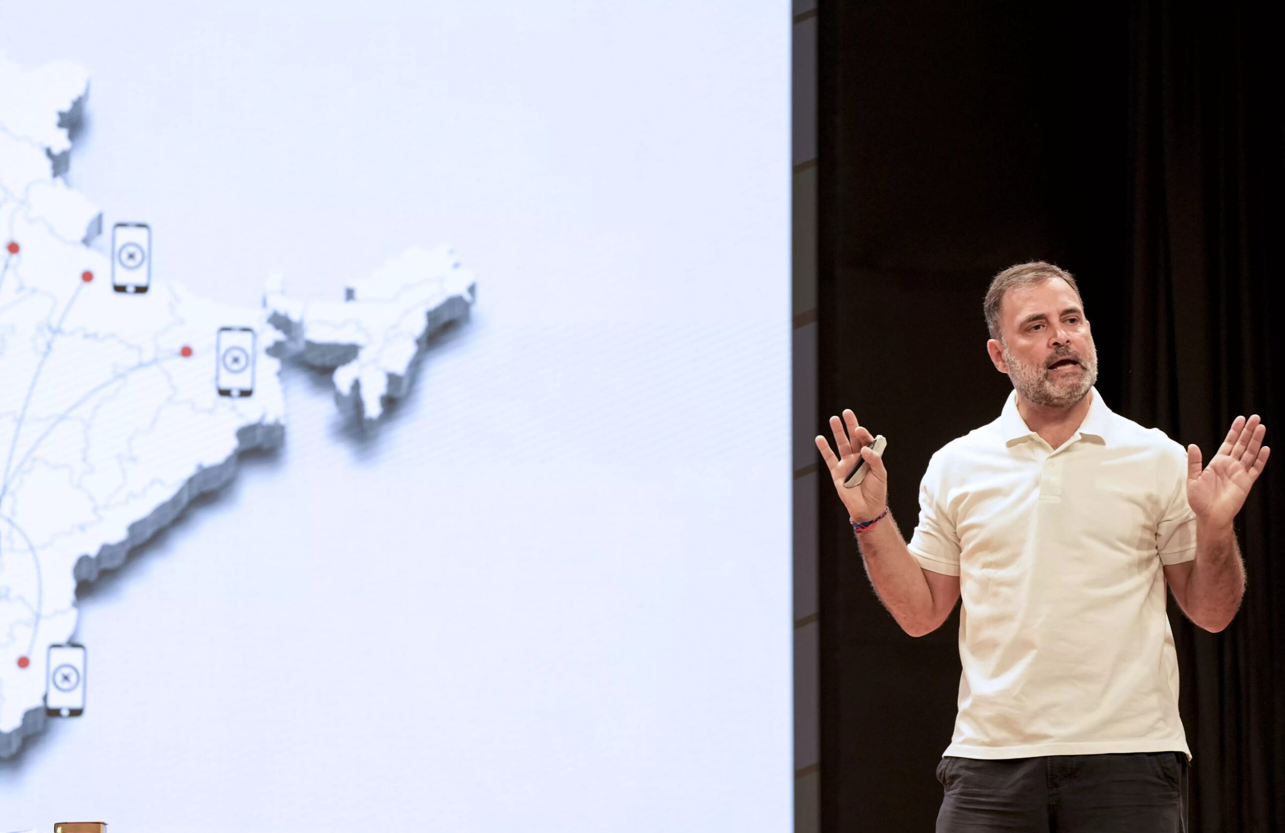 राहुल: बीजेपी थोक में वोट चुराती है